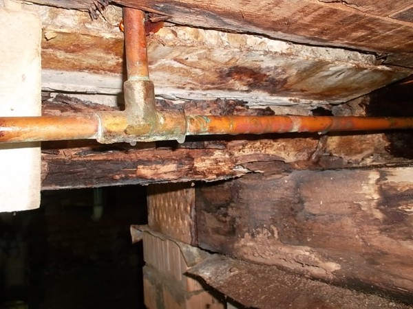 Leakage-into-the-subfloor-area