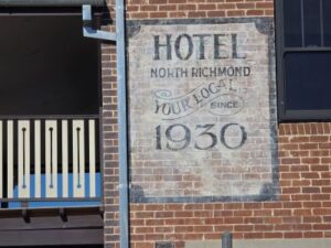 North Richmond Hotel Sign