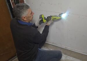 Client Accessing Termite Wall Nest
